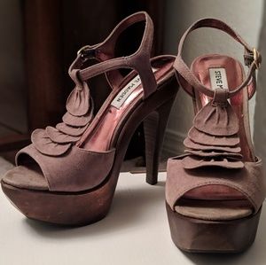 ♠️3/$20♠️Steve Madden Platform Truffle Suede Heels